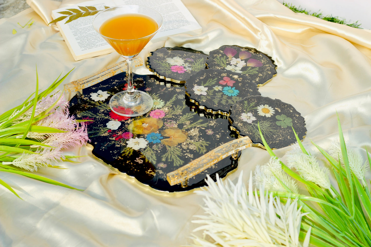 The Garden - Real Flowers Handmade Tray Set With 6 Coasters (Black)