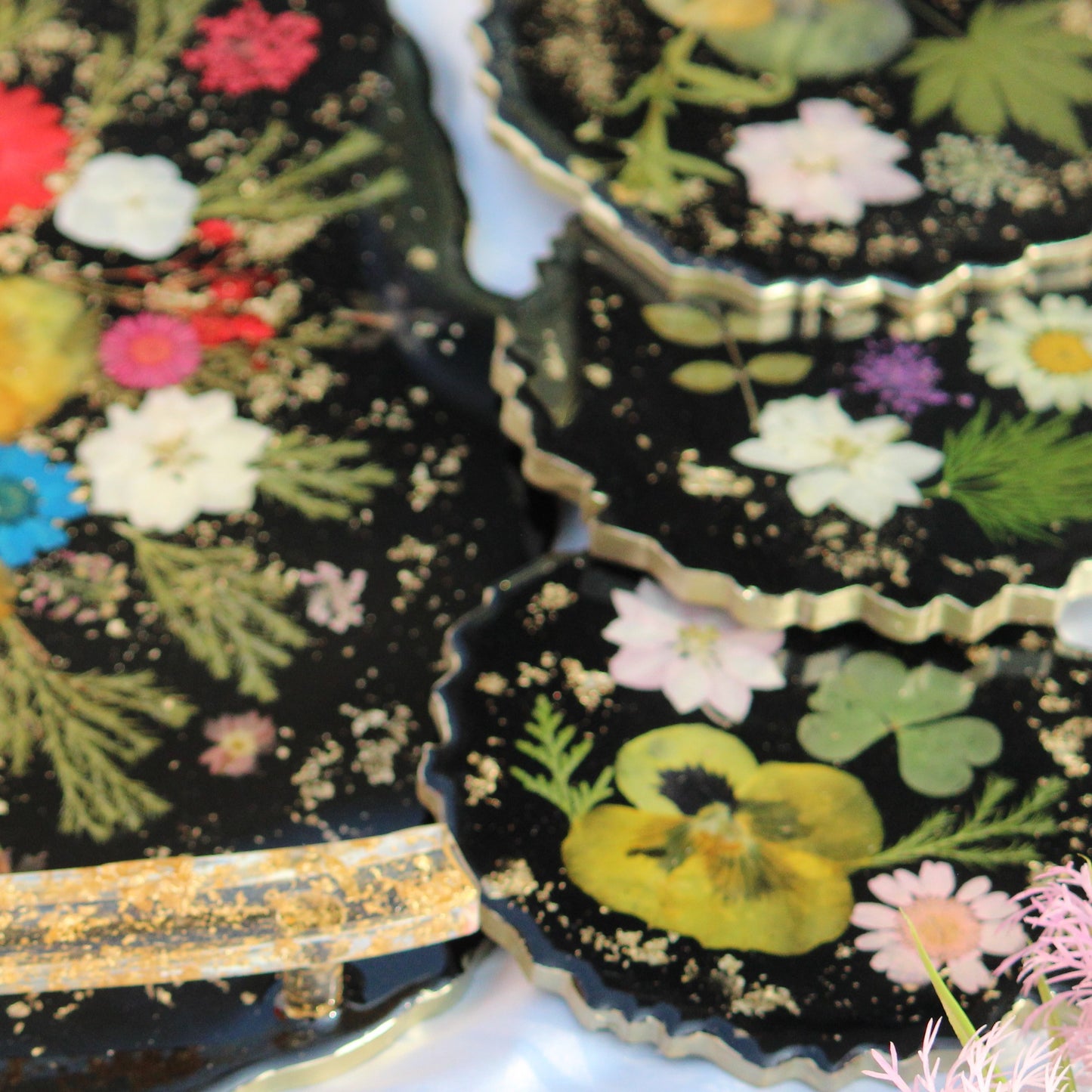 The Garden - Real Flowers Handmade Tray Set With 6 Coasters (Black)